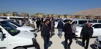Van'da İkinci El Oto Pazarı Yoğun Geçti