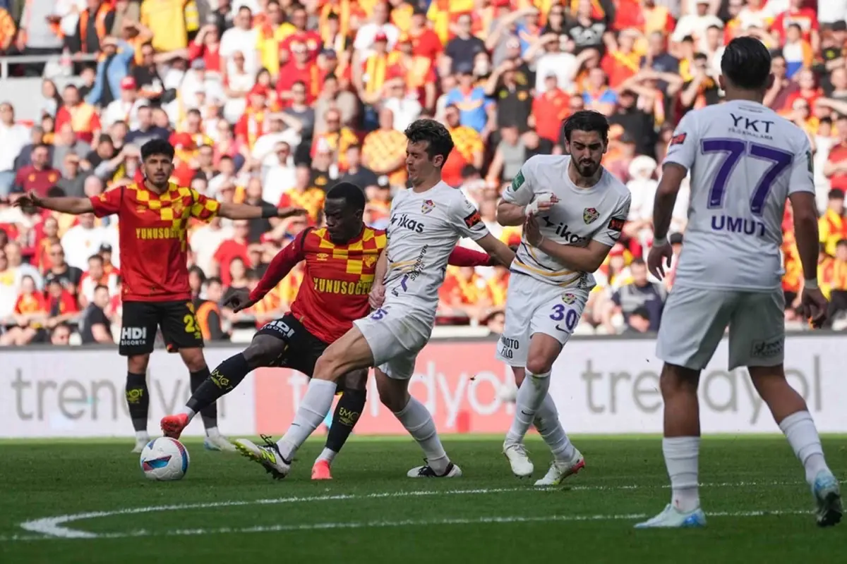 2 saniyede kırmızı kart çıktı! Göztepe ile Eyüpspor 1-1 berabere kaldı