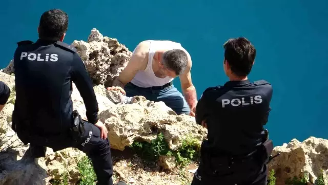 He sat at the edge of the cliffs and cut himself; the police arrived just in time: Do you know what despair is?