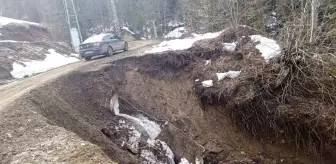 Kastamonu'da Heyelan Köy Yolunu Çökerdi