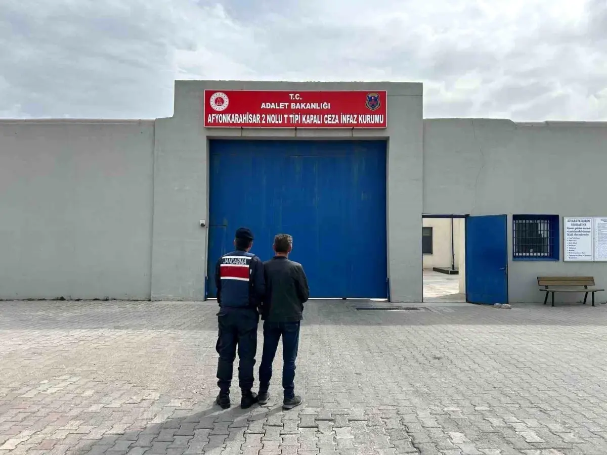 Dolandırıcılık Suçundan Aranan Şahıs Afyonkarahisar'da Yakalandı