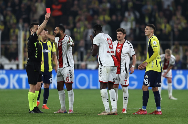 Şampiyonluk yolunda büyük kayıp! Fenerbahçe, Samsunspor ile 0-0 berabere kaldı