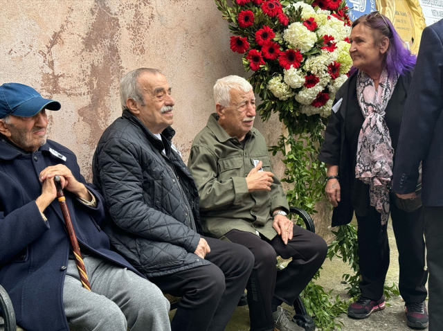 Legendary Name of Turkish Cinema Şevket Altuğ Appeared at Gülümser Gülhan's Funeral