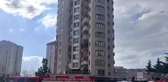 Kayseri'de Apartman Görevlisi ile Kiracı Arasında Bıçaklı ve Silahlı Kavga: 2 Yaralı