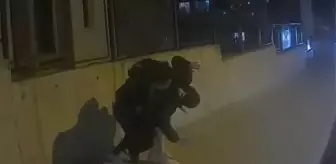 Sokak ortasında erkek arkadaşını evire çevire dövdü