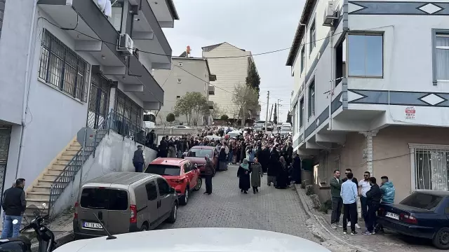 Bloody ambush in the middle of the street! They killed the young man by taking him under crossfire