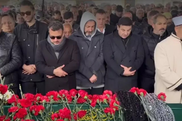 Ünlü oryantal Tanyeli'ye veda! Eşinin sözleri yürekleri dağladı Ünlü oryantal Tanyeli'ye veda! Eşinin sözleri yürekleri dağladı