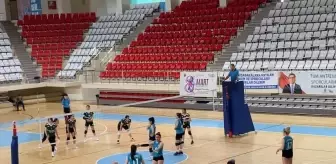 Bayburt Gençlik Merkezi Kadın Voleybol Takımı Final Grubuna Yükseldi