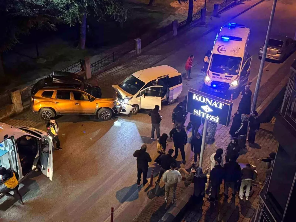 Bursa'da Seyir Halinde Uyuya Kalan Sürücü Park Halindeki Araca Çarptı