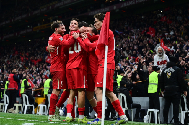 Vincenzo Montella, galibiyete rağmen temkinli: Hiçbir şey bitmedi Vincenzo Montella, galibiyete rağmen temkinli: Hiçbir şey bitmedi