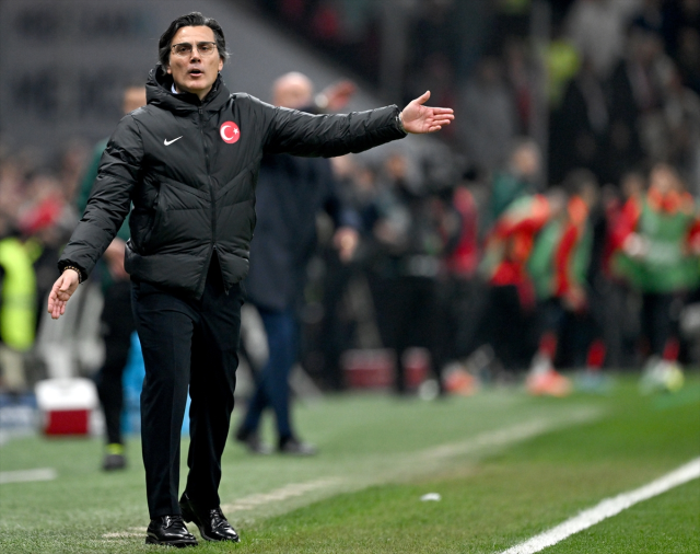Vincenzo Montella, galibiyete rağmen temkinli: Hiçbir şey bitmedi Vincenzo Montella, galibiyete rağmen temkinli: Hiçbir şey bitmedi