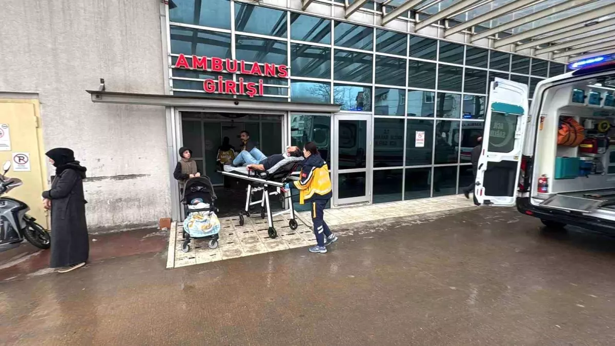 Kocaeli'de Tırdan Malzeme İndiren İşçi 3 Metreden Düştü