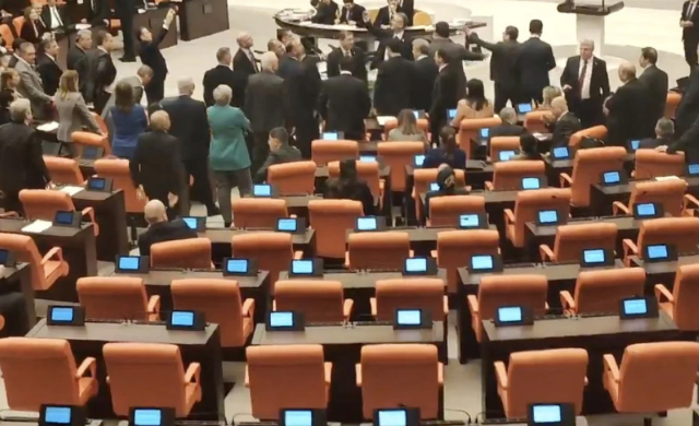 The comfort of the deputy playing batak while chaos erupted in the Assembly was astonishing