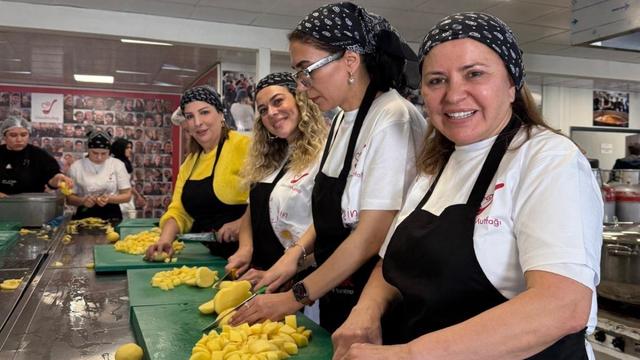 Türk Kadınını Güçlendirme ve Kalkındırma Vakfı'ndan Hatay'a Destek Ziyareti