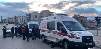 Karaman'da Ambulans ile Otomobil Çarpıştı: 3 Yaralı