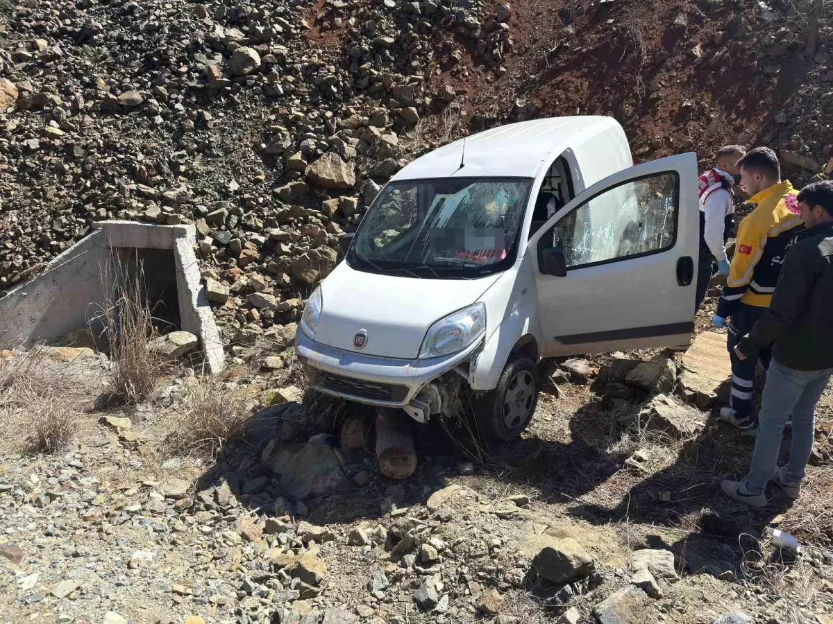 Harmancık'ta Şarampole Yuvarlanan Araçta Sürücü Hayatını Kaybetti