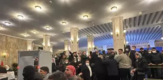 Saraçhane'de gerginlik tırmandı! Polisten kaçan protestocular İBB binasına girdi