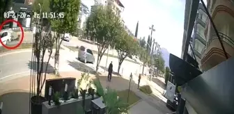 Antalya'da Otomobil ile Motosiklet Çarpıştı: 2 Yaralı