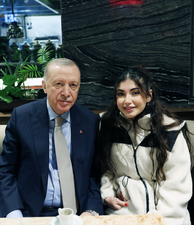 President Erdoğan chatted with citizens at a café and loved the children