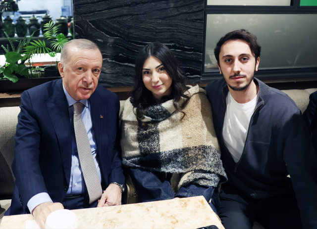 President Erdoğan chatted with citizens at a café and loved the children