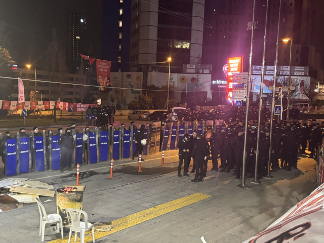 Police entered the Şişli Municipality where a trustee was appointed, searches began