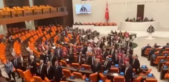 CHP'li vekillerden Meclis'te 'İmamoğlu' protestosu