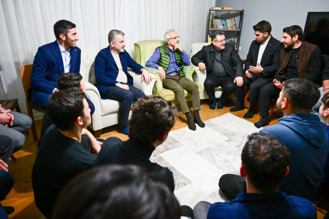 Bakan Uraloğlu üniversite öğrencilerinin sahur sofrasına konuk oldu