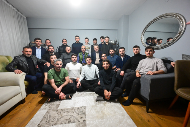 Bakan Uraloğlu üniversite öğrencilerinin sahur sofrasına konuk oldu