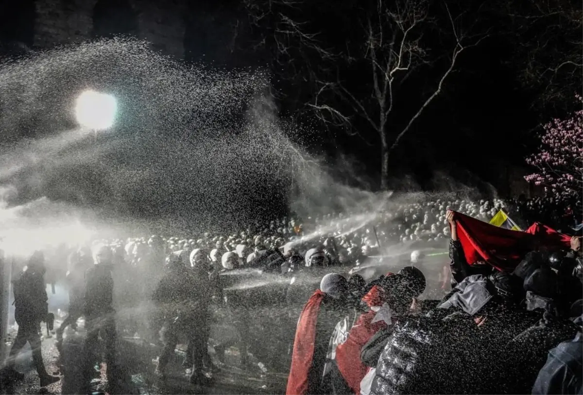 İstanbul'da 143 adrese baskın! 106 kişi gözaltına alındı