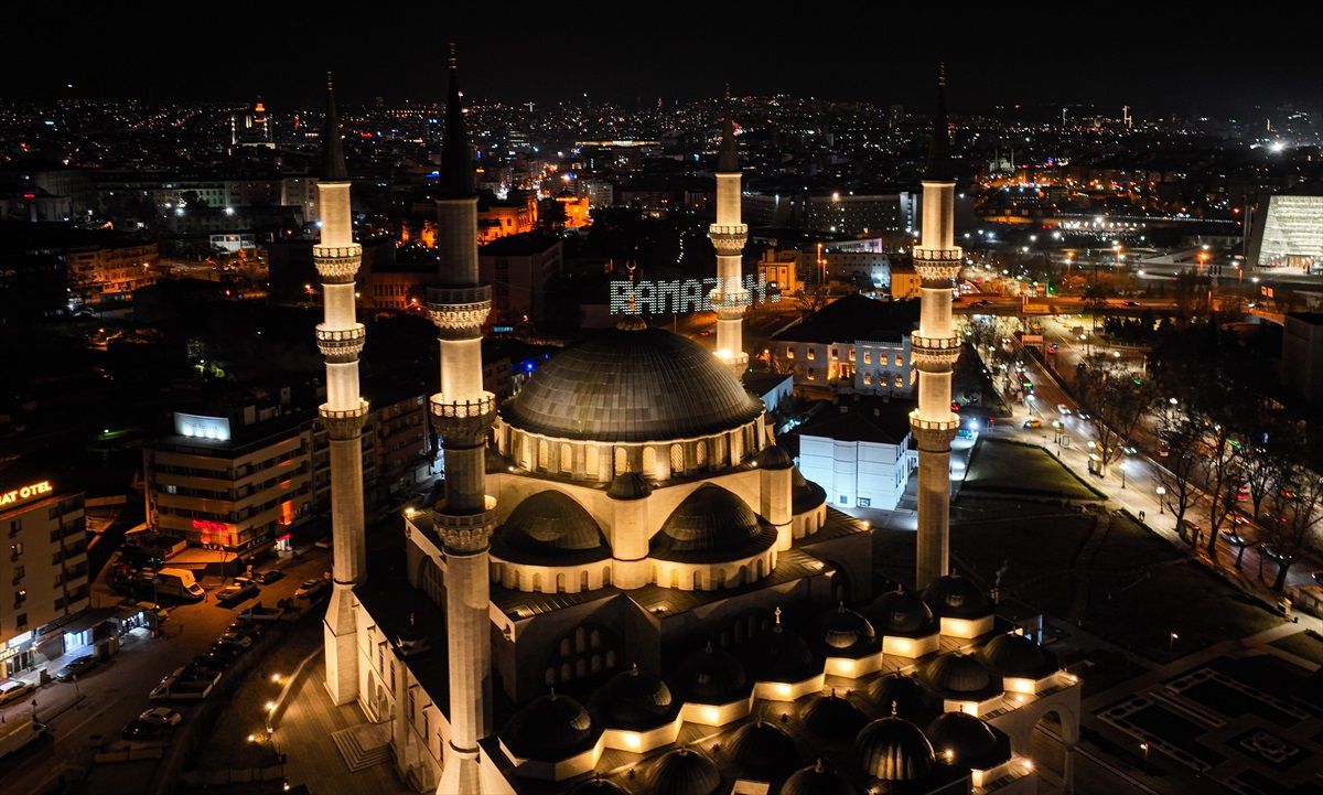KADİR GECESİ NAMAZI KILINIŞI (DİYANET) | Kadir Gecesi namazı nasıl kılınır, kaç rekat, nasıl niyet edilir? Kadir Gecesi tesbih namazının kılınışı!