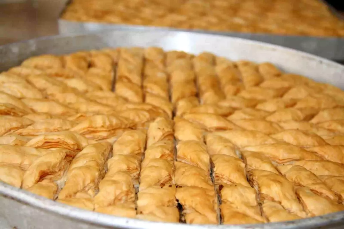 Çarşamba'da Ramazan Bayramı İçin Baklava ve Kıvratma Yoğunluğu