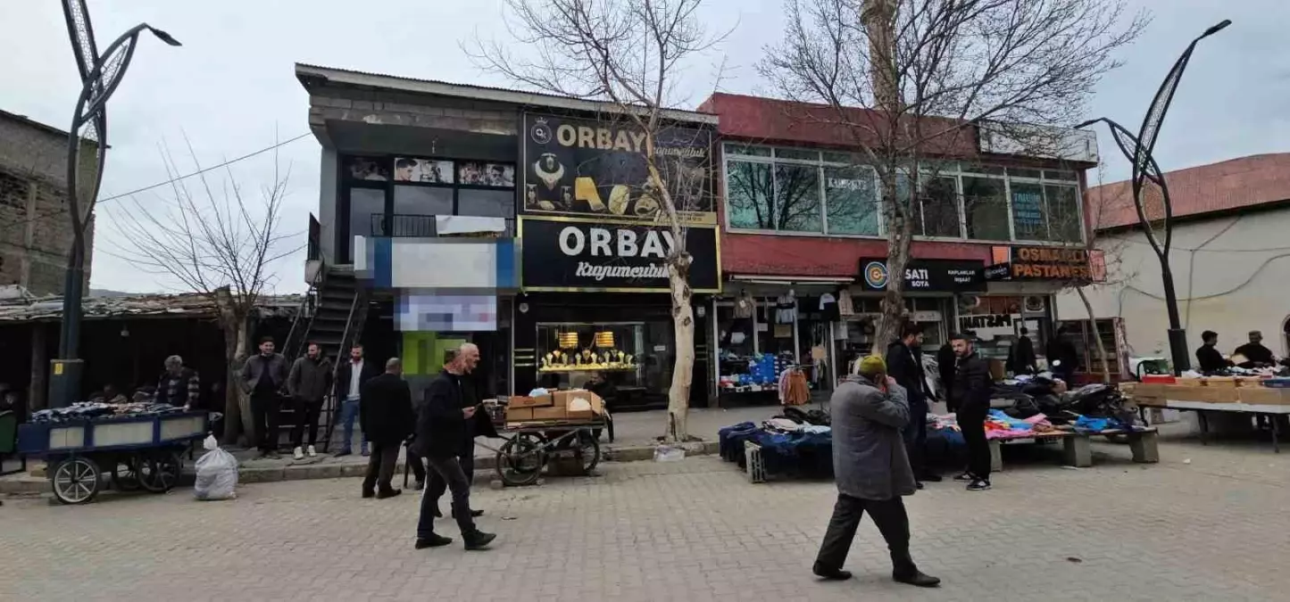 Muş'ta Kaçan İnek Çarşıyı Karıştırdı