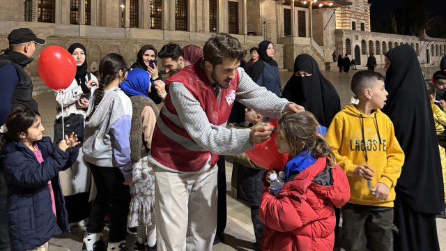 Ramazan Coşkusu Fatih Camii'nde Çocuklar İçin Yaşandı: Genç Gönüllüler Şölen Düzenledi Ramazan Coşkusu Fatih Camii'nde Çocuklar İçin Yaşandı: Genç Gönüllüler Şölen Düzenledi