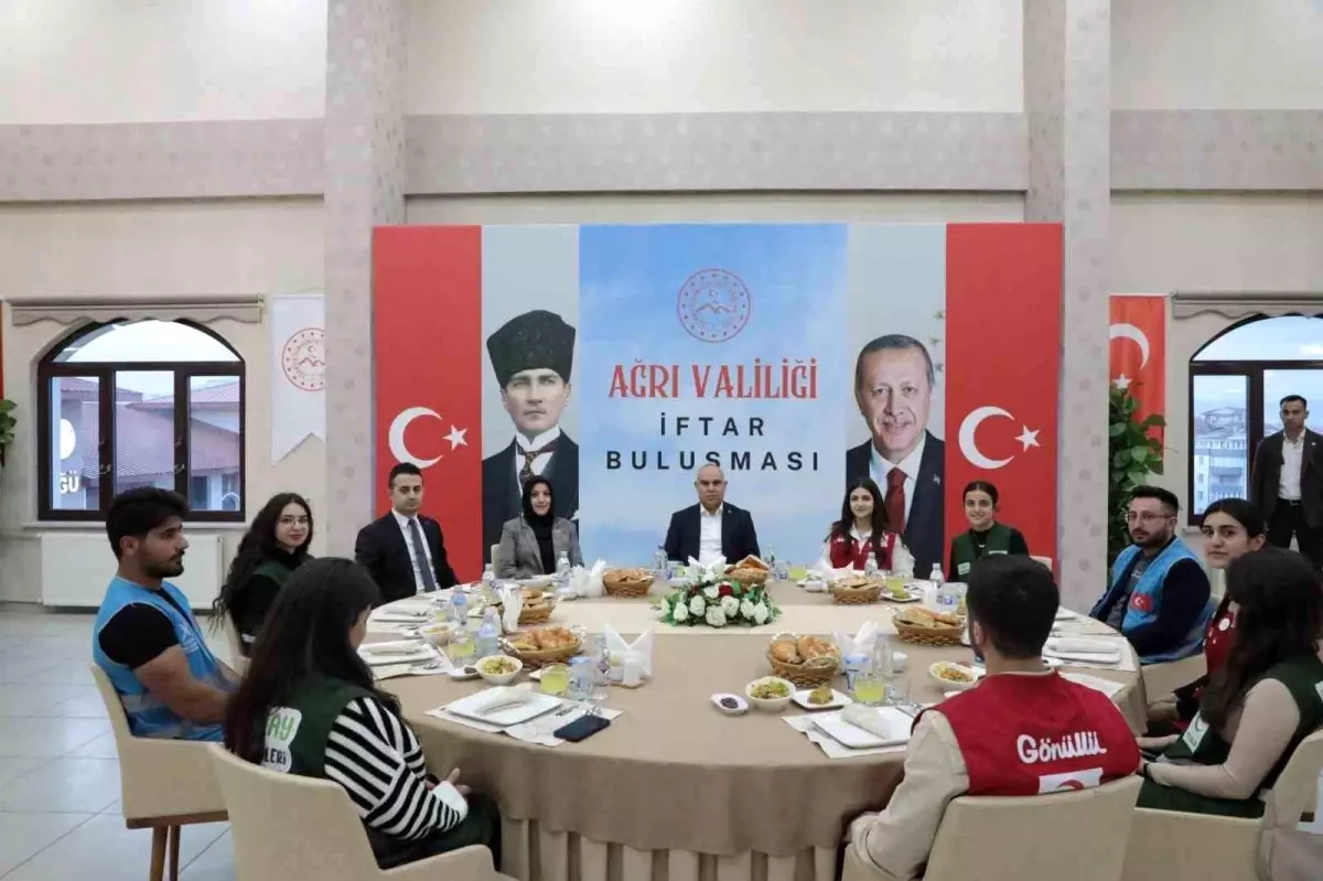 Ağrı Valisi Mustafa Koç, Sivil Toplum Kuruluşlarıyla İftarda Buluştu