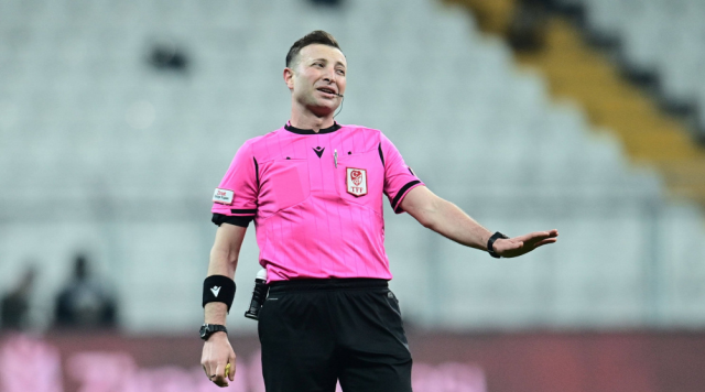 Beşiktaş - Galatasaray derbisi öncesi hakem tartışmaları gündemde Beşiktaş - Galatasaray derbisi öncesi hakem tartışmaları gündemde