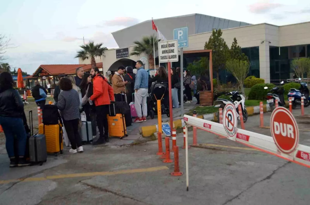 Ayvalık'ta Bayram Tatili Yoğunluğu: Midilli'ye Akın Var