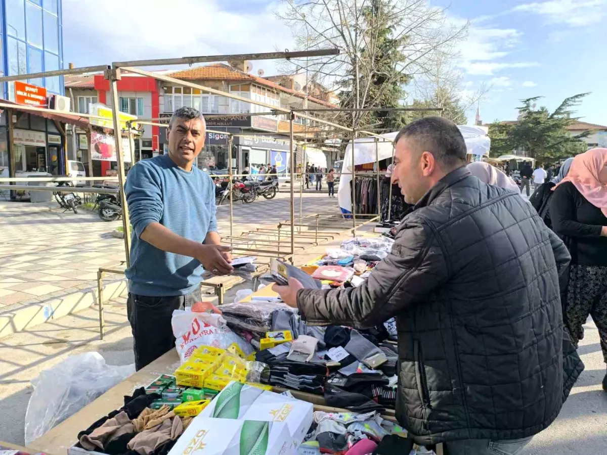 Afyonkarahisar'da Semt Pazarlarına Bayram Yoğunluğu