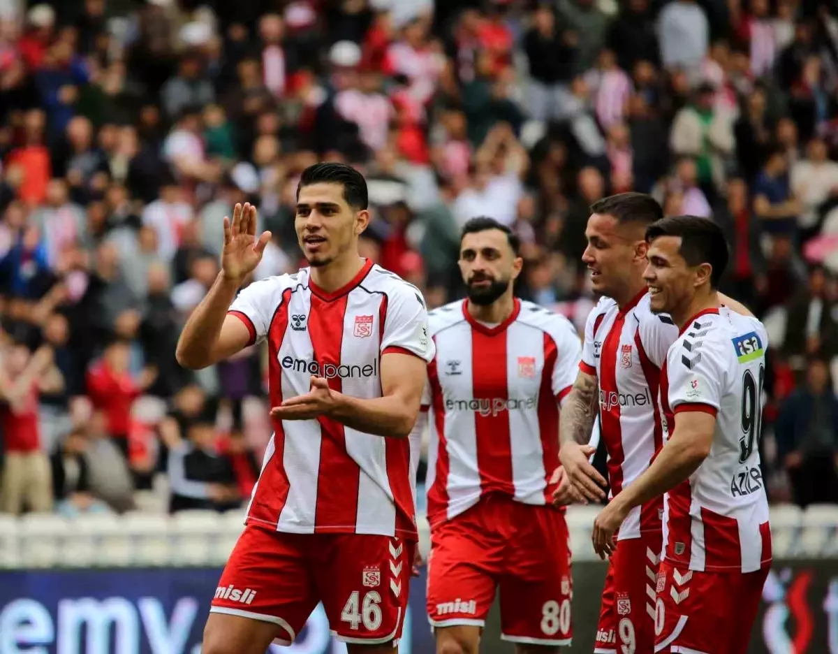 Sivasspor, Adana Demirspor'u 5-1 ile Geçti