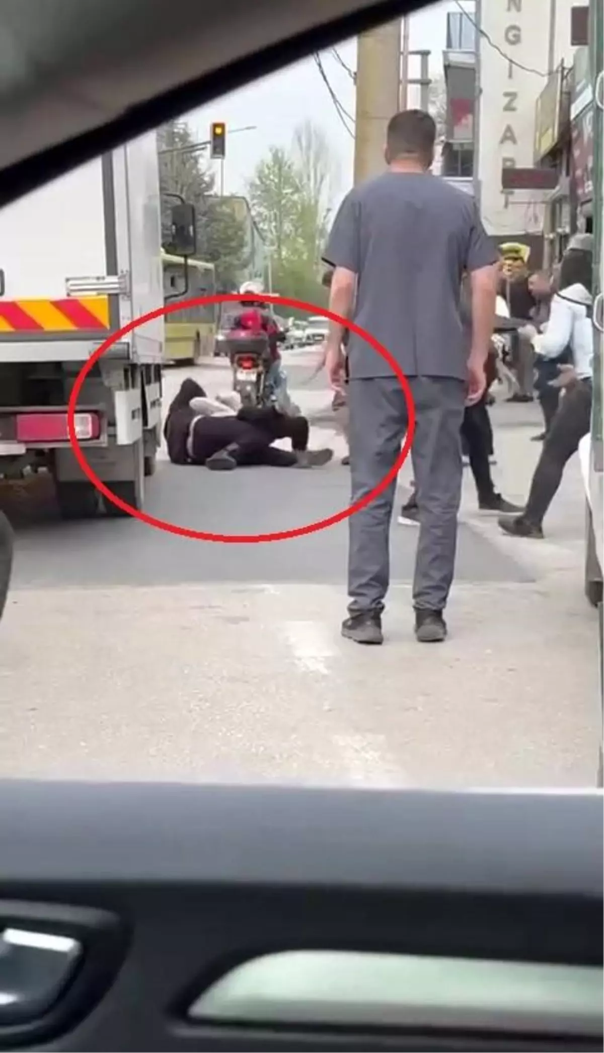 Bursa'da Yol Verme Tartışması Kavga ile Sonlandı