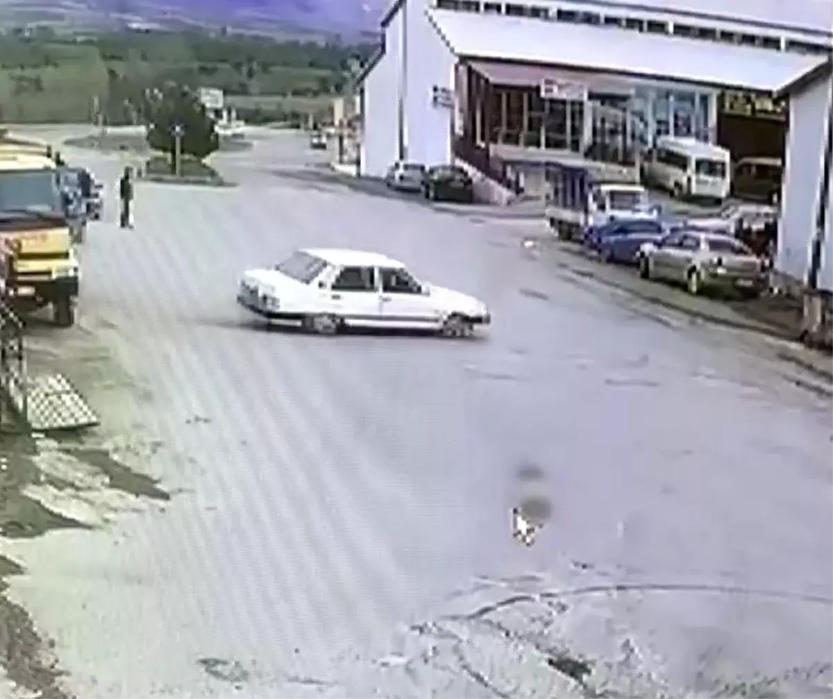 Suşehri'nde Drift Atan Sürücüye 52 Bin TL Ceza ve Ehliyetine El Konuldu