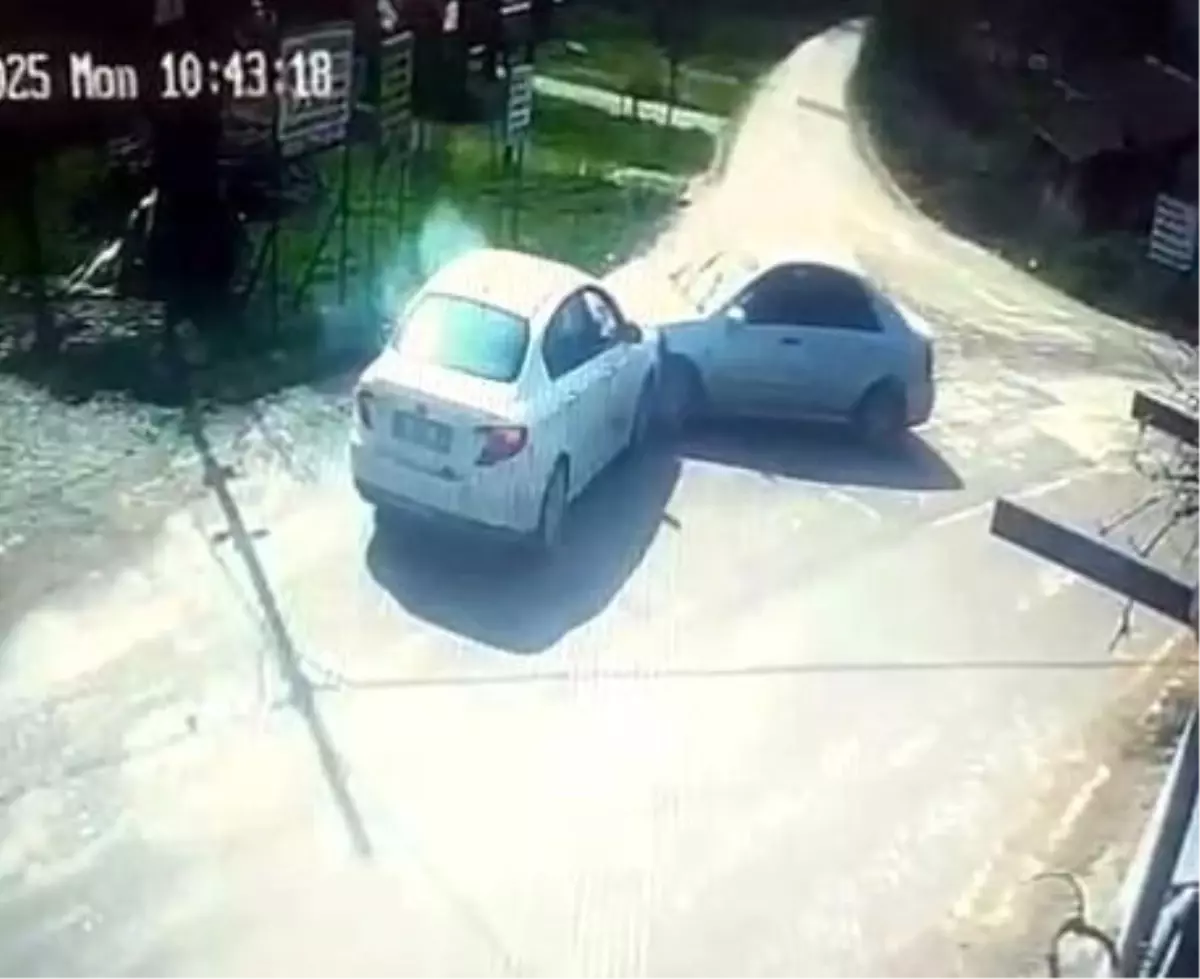 Kaynarca'da Trafik Kazası: 2 Yaralı
