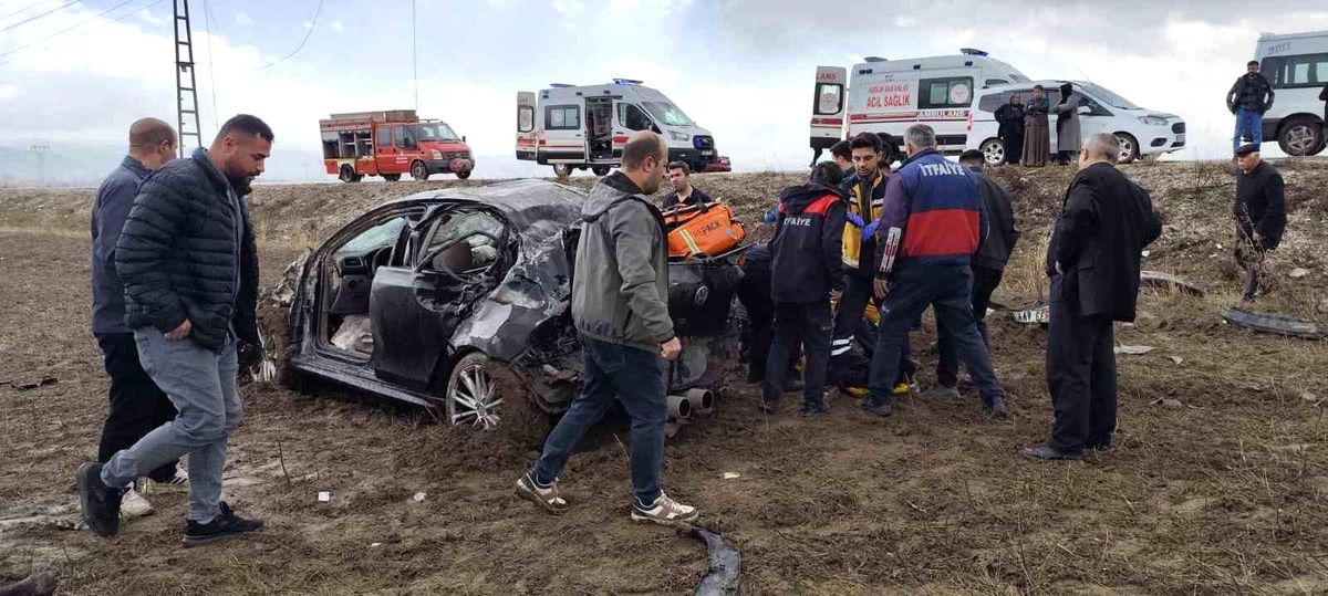 Hakkari'de Trafik Kazası: 1 Ölü, 3 Yaralı