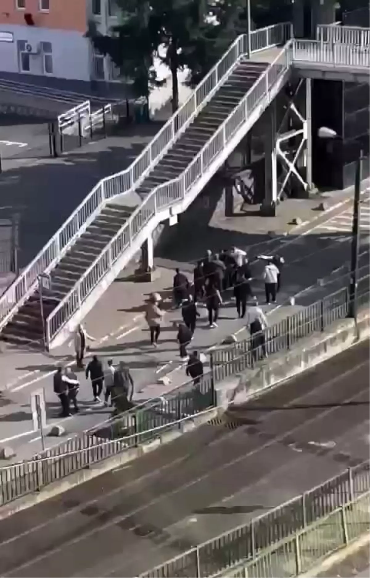 İstanbul Zeytinburnu'nda Silahlı ve Bıçaklı Kavga: 7 Yaralı, 4 Gözaltı