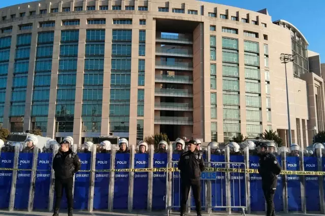 Avukatı, 'Cumhurbaşkanımızın yemeğine katıldı' savunması yaptı, protestocu genç serbest bırakıldı