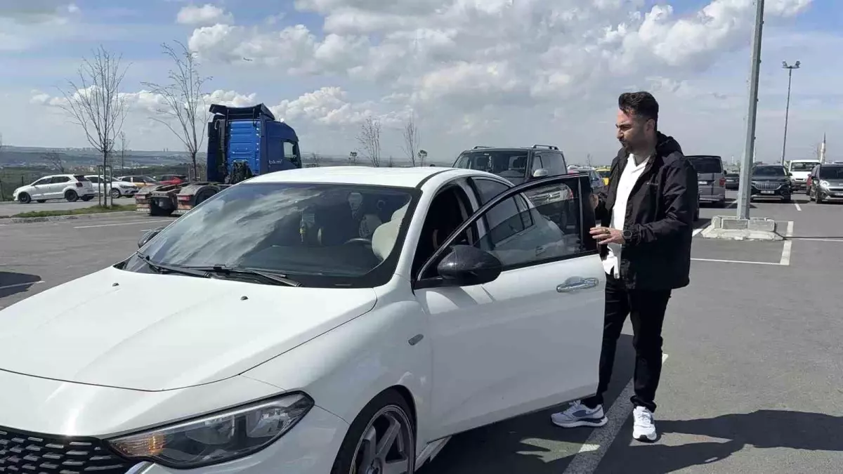 Taksici Park Halindeki Aracını Esnaftan Topladığı Parçalarla Tamir Etti