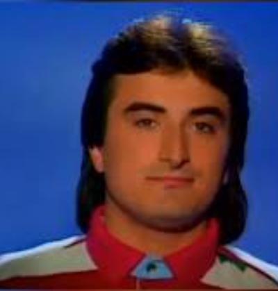 Volkan Konak gençlik resimleri ve açıklamaları! Volkan Konak gençlik resimleri ve açıklamaları!