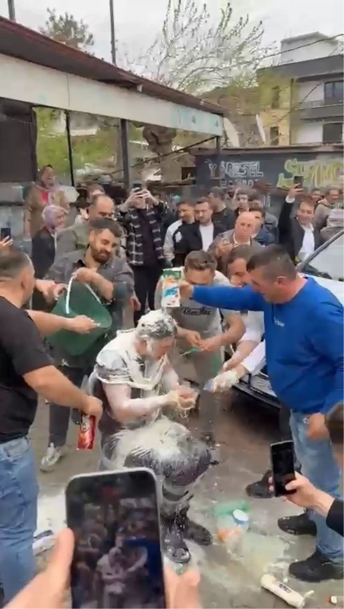 Düğün Geleneğinde Şok Eziyet: Damada Ketçaplı Mayonezli Yumurtalı İşkence