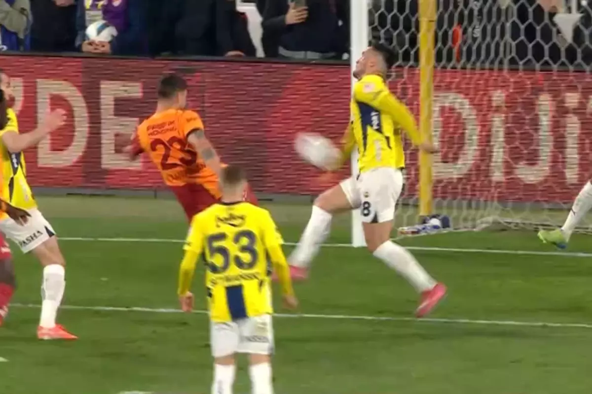 Hakemi VAR uyardı! İşte Galatasaray'ın Fenerbahçe derbisinde kazandığı penaltı