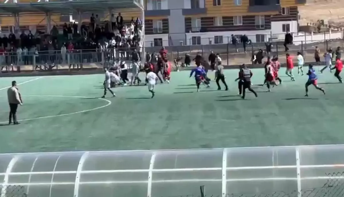 Kars'ta Amatör Lig Maçında Kavga Çıktı