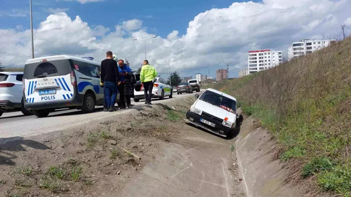 Samsun'da Otomobil Su Kanalına Girdi, 1 Yaralı